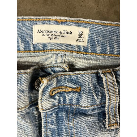 Abercrombie & Fitch - 90s Relaxed Raw Hem / 30XL/ Light wash - Picture 8 of 9